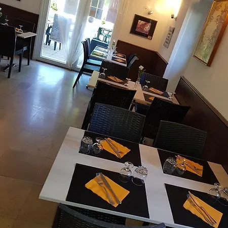 Hotel Du Parc 3*